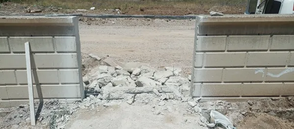 Perde duvarda kontrollü açıklık ve geçit oluşturma çalışması