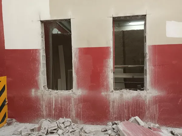 Beton yüzeyde kot ve hat kontrolü eşliğinde kesim hazırlığı