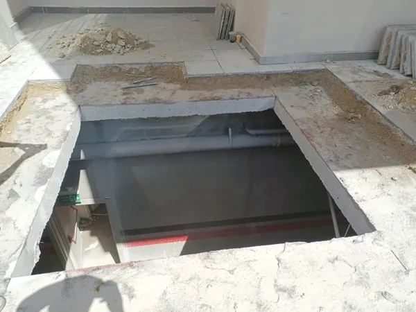 İç mekanda kolon ve duvar kırım sonrası kontrollü moloz ayrıştırma