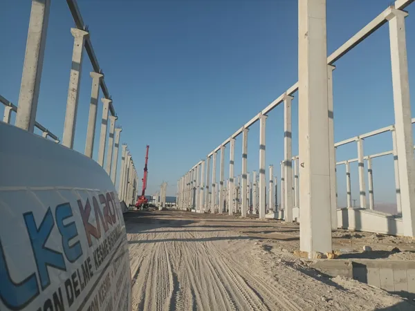 Betonarme kolon ve perde birleşiminde yapısal çalışma alanı
