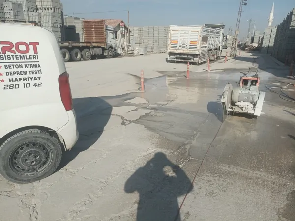 Prefabrike çelik ve betonarme sanayi yapısı şantiye sahası