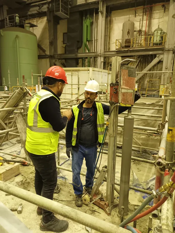 Yapı elemanlarında kimyasal dübel ve filiz demiri sabitleme çalışması