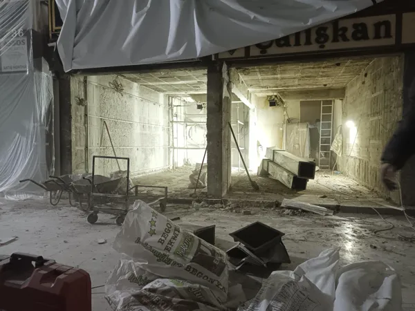 Betonarme taşıyıcı yüzeyde filiz ekimi ve donatı sabitleme