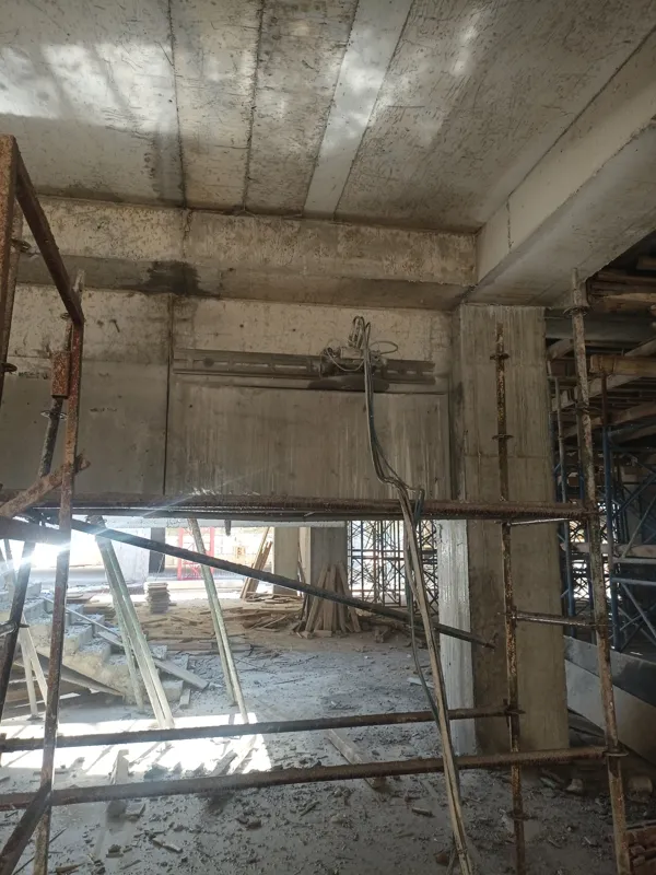 İskele çevresinde kaba beton yüzeyde kırım ve ayırma çalışması