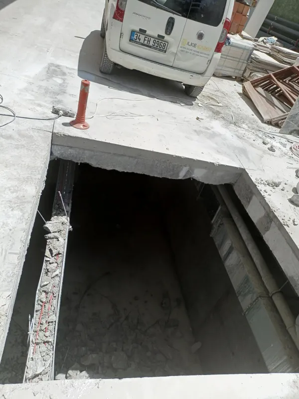 Asfalt ve beton zeminde güvenlik konili emniyetli şaft boşluğu